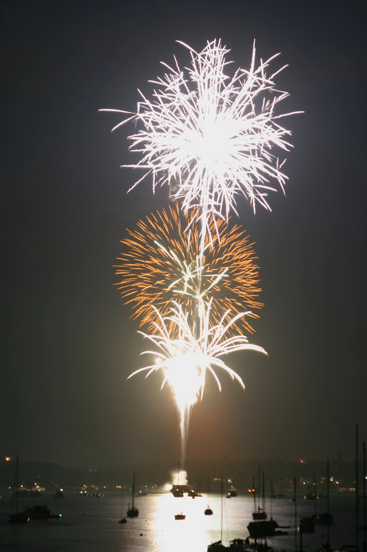 8120 July 4th fireworks 2006