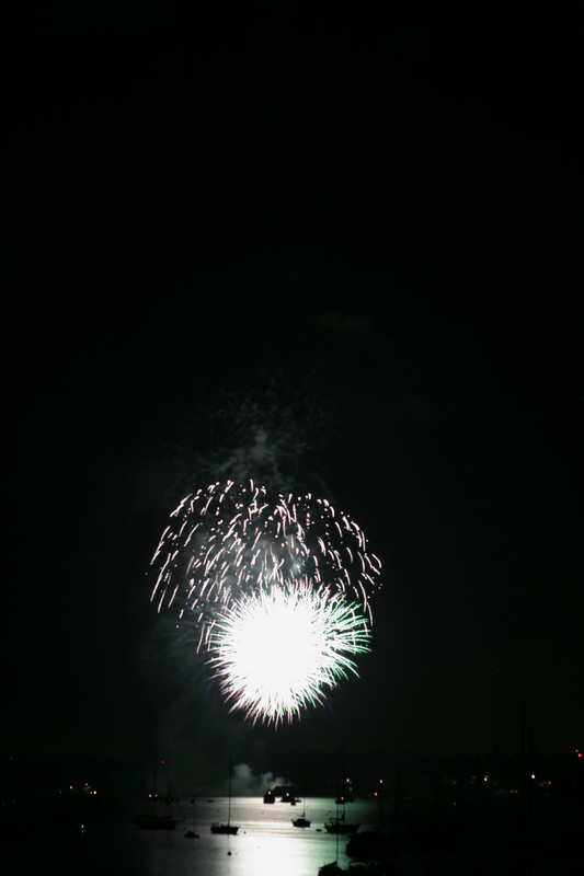 8183 July 4th fireworks 2006