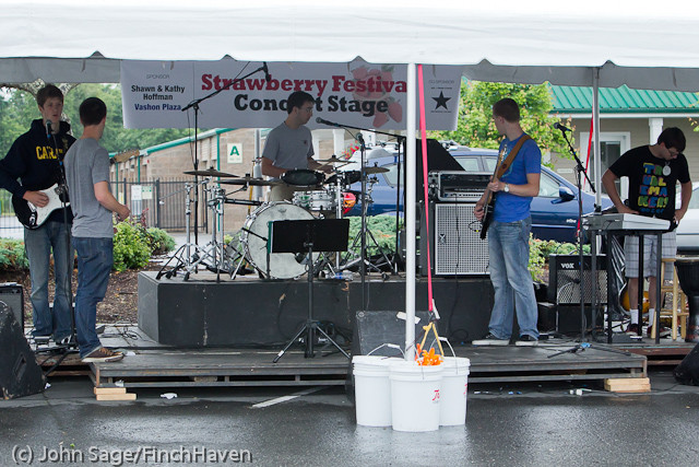 0558 Party Fowl at Concert Stage Sunday 2011