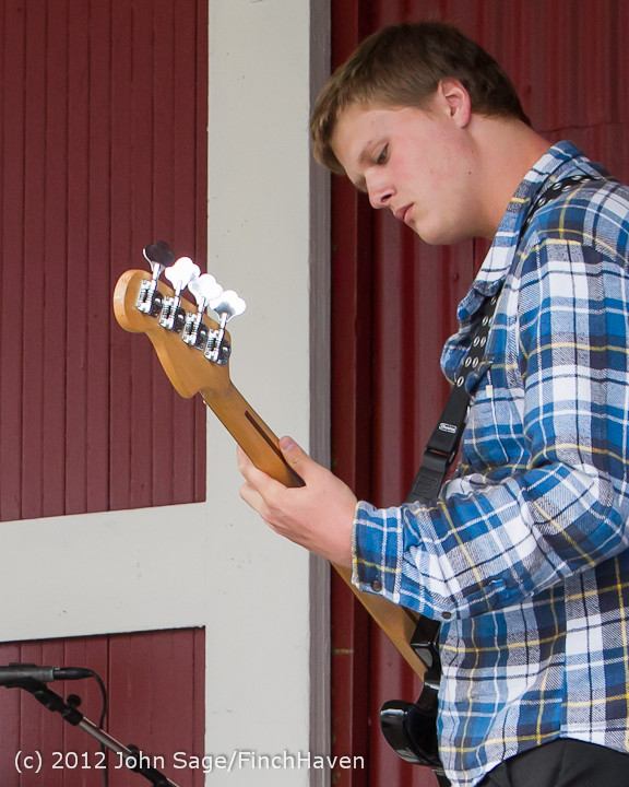 1538 Blueberry Frousting at Pandoras Box 2012