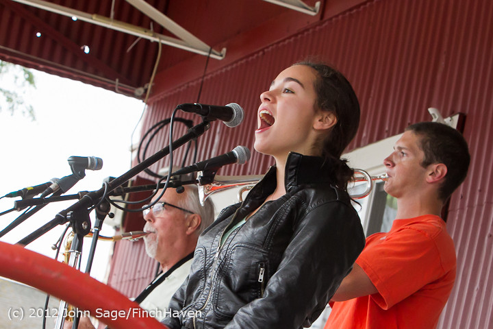 1595 Blueberry Frousting at Pandoras Box 2012